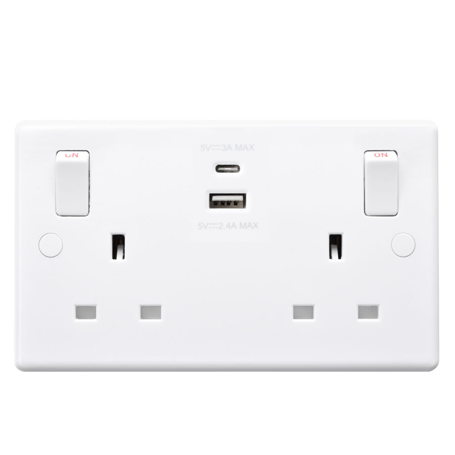 British General 822UAC White SP 13A 2 Gang Switched Double Socket with USB